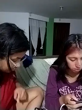 sarah12333 online show from July 19, 4:37 am