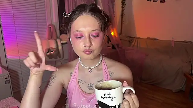 Jenny darling love online show from July 19, 8:00 pm