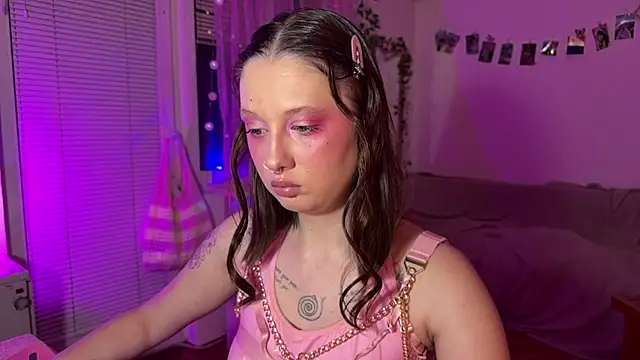 Jenny darling love online show from June 7, 9:10 pm