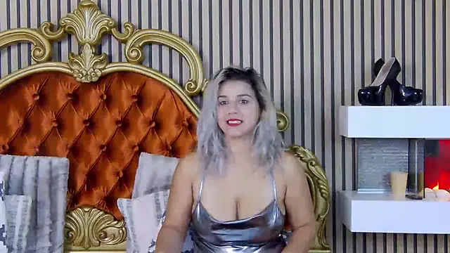 Snapshot of SweetMissXXX chatting on October 18, 7:33 am SweetMissXXX online show from October 18, 7:33 am