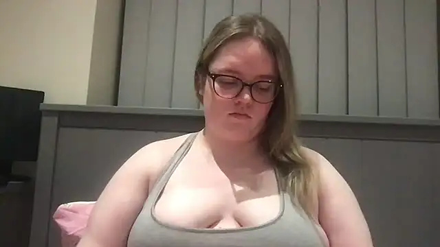 honeyyy24 online show from May 22, 9:46 pm