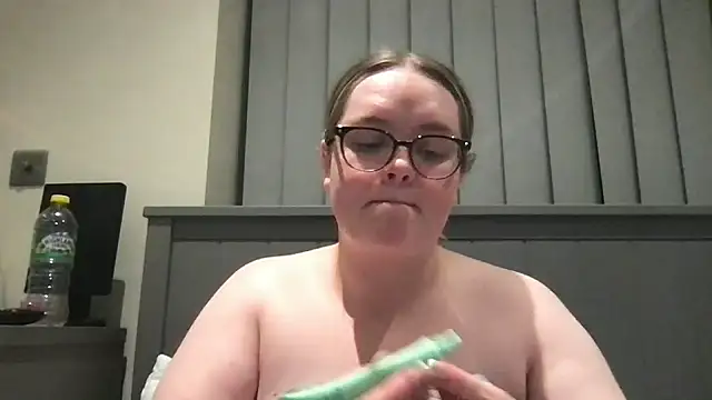 honeyyy24 online show from June 5, 10:05 pm