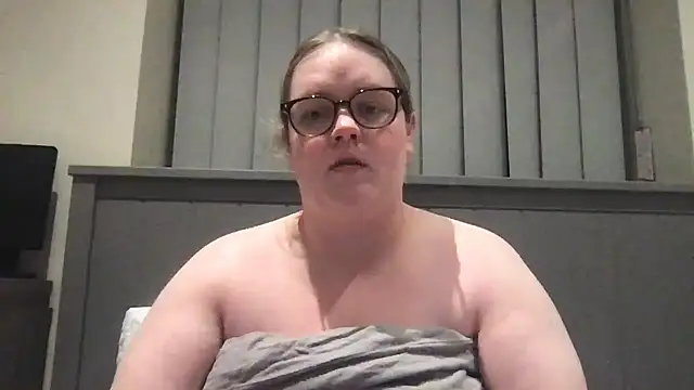 honeyyy24 online show from June 7, 10:49 pm