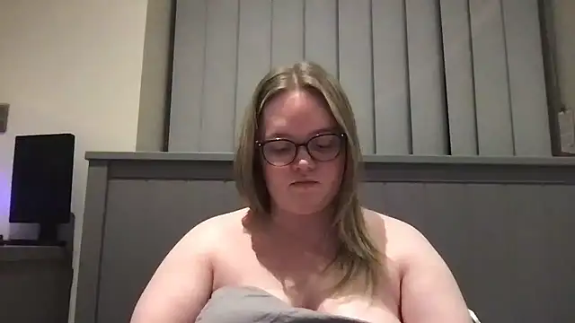 honeyyy24 online show from June 1, 9:16 pm