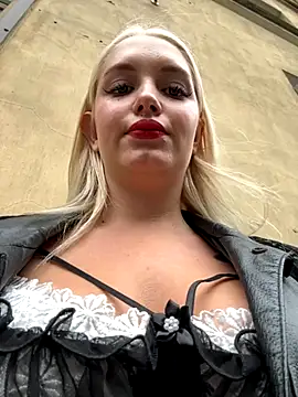 Snapshot of Milkyy_wway chatting on September 16, 7:27 am Milkyy wway online show from September 16, 7:27 am