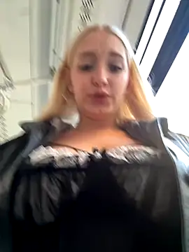 Snapshot of Milkyy_wway chatting on October 19, 6:26 am Milkyy wway online show from October 19, 6:26 am
