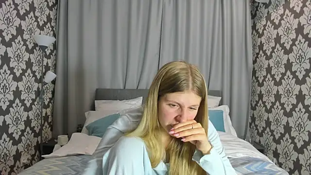 Snapshot of kirraa_ chatting on October 6, 7:07 pm kirraa  online show from October 6, 7:07 pm