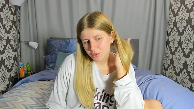 Snapshot of kirraa_ chatting on September 15, 7:43 pm kirraa  online show from September 15, 7:43 pm