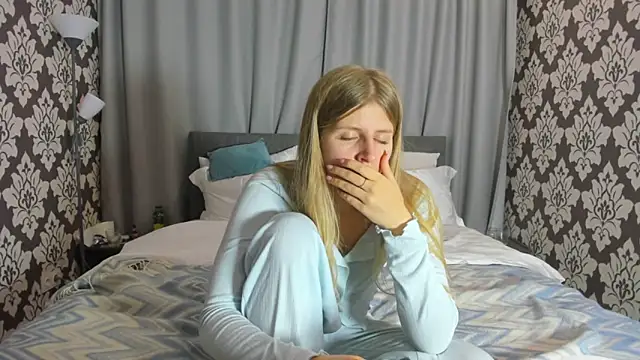 Snapshot of kirraa_ chatting on October 5, 6:57 pm kirraa  online show from October 5, 6:57 pm