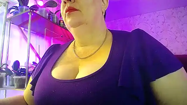  Sweet Woman online show from June 18, 5:09 am