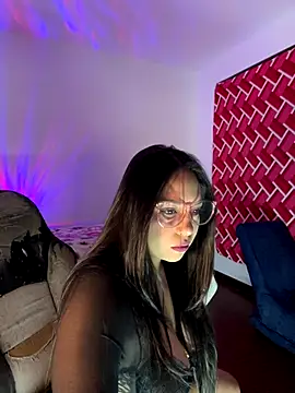Snapshot of emiily15__ chatting on October 18, 10:55 pm emiily15 online show from October 18, 10:55 pm