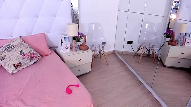 Isla Scott online show from October 8, 11:47 am