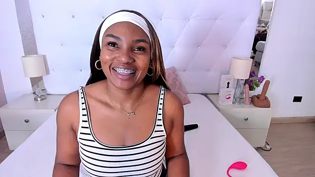 Isla Scott online show from November 14, 11:32 am