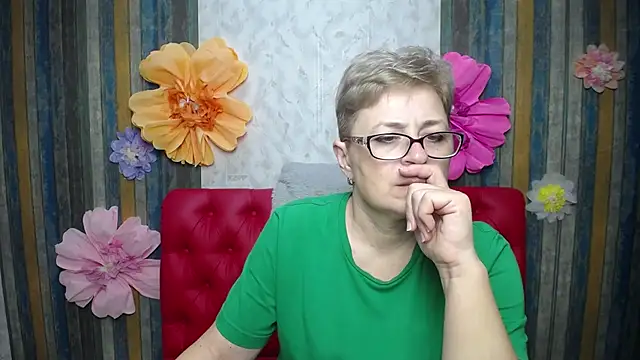 EmiliaGree online show from April 18, 5:04 pm
