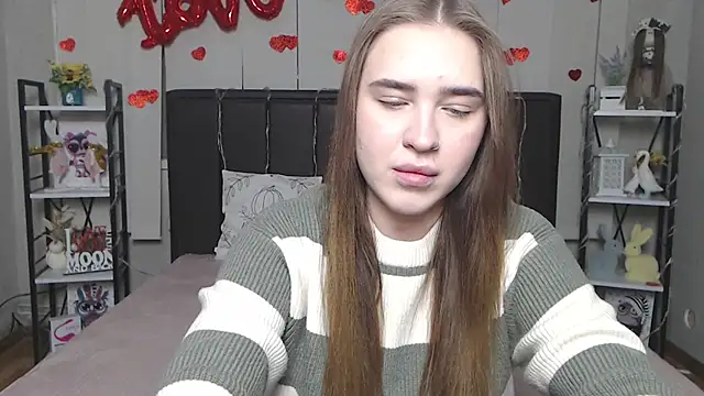 LauraHlot online show from February 18, 6:07 pm