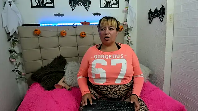 jones-scarlet online show from October 20, 2:58 am