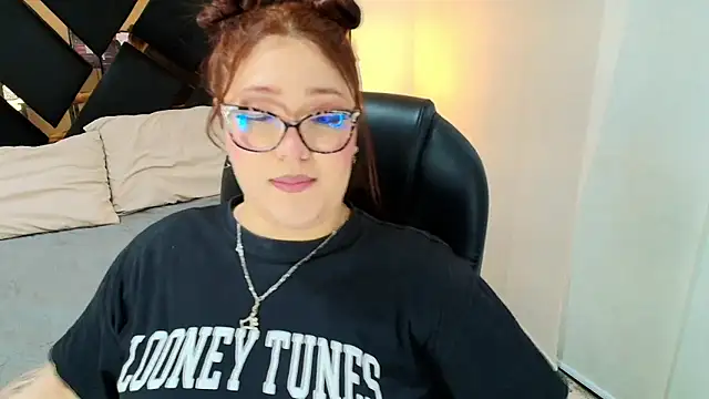 Camiila Osorio online show from May 16, 11:59 pm