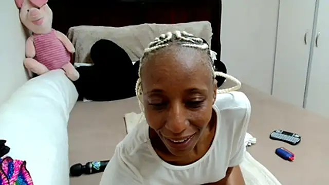 Snapshot of Nubiangiggles chatting on October 14, 9:50 pm Nubiangiggles online show from October 14, 9:50 pm