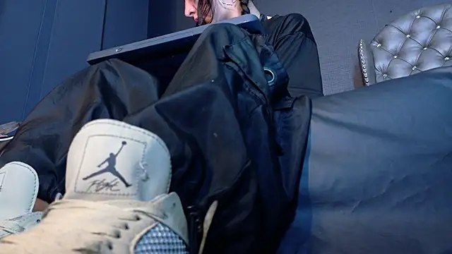 LusstCruella online show from December 4, 9:59 pm