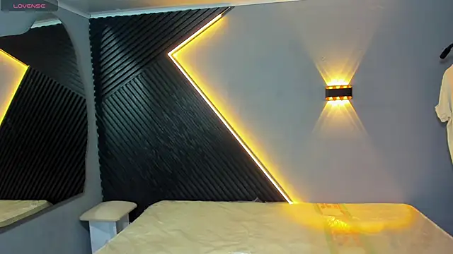 Laia and Aloby online show from April 7, 10:12 pm