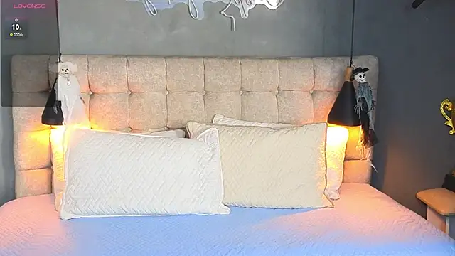 Laia and Aloby online show from October 8, 10:25 pm