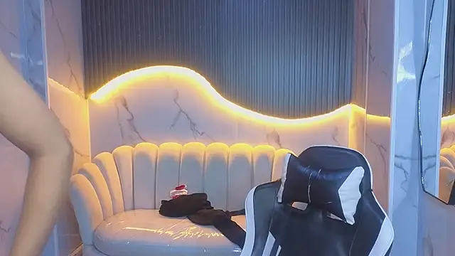 Violeth b online show from March 24, 1:27 pm