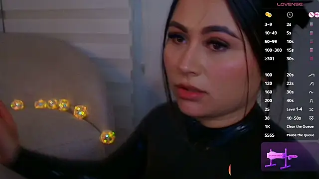 venusleroy  online show from November 17, 12:11 am