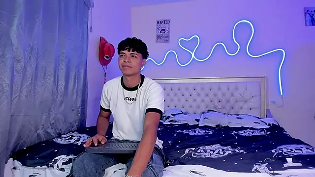 Snapshot of dafnezahiraa_ chatting on September 18, 4:55 am dafnezahiraa  online show from September 18, 4:55 am