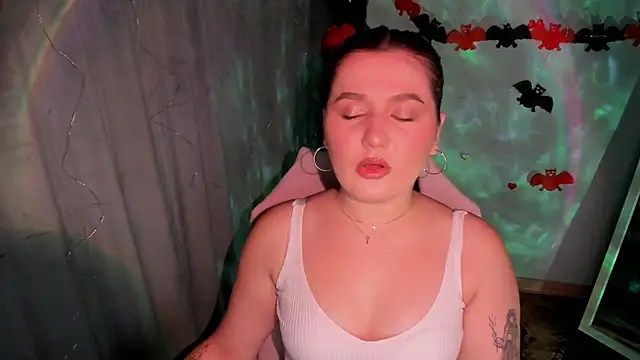 Lei White online show from October 26, 10:49 pm