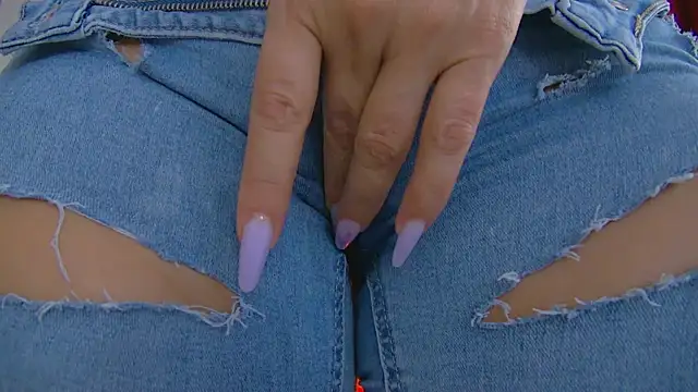 Foxxxy MILF online show from November 14, 5:18 am