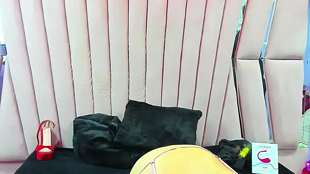 Mariana Benett online show from October 15, 9:17 pm