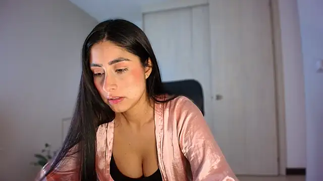 auroracaruso11 online show from June 12, 8:06 pm