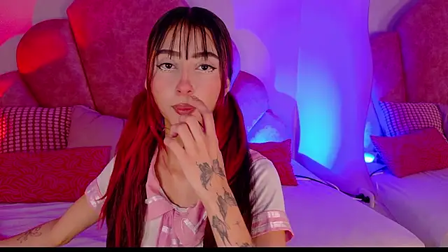 ParisFox  online show from February 25, 9:02 pm