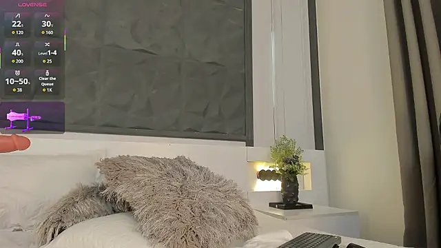 SaraGomez1 online show from March 25, 3:48 pm