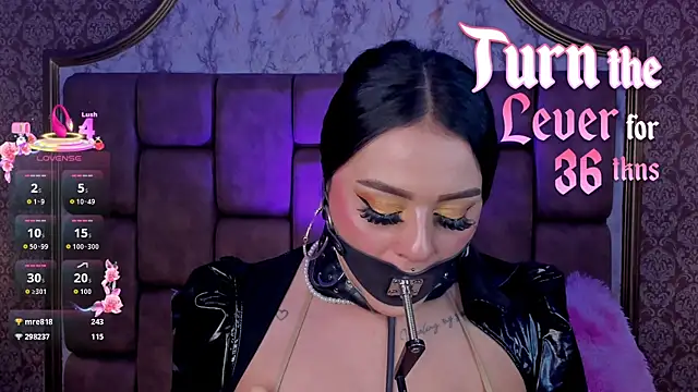 SoffiQueen online show from October 4, 8:24 pm