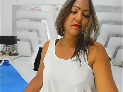 SaraaJhons online show from November 14, 8:20 pm