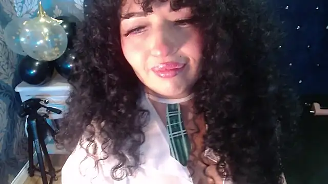 Sofiacowperx online show from April 2, 2:03 pm