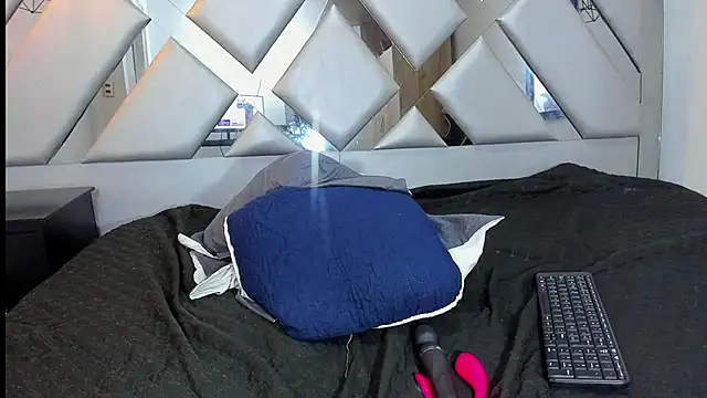 Nahomi-Hill online show from November 28, 11:41 pm