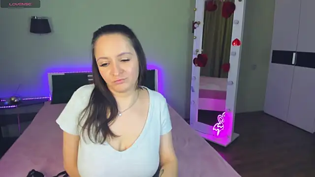 Snapshot of AngellLika chatting on September 21, 1:10 pm AngellLika online show from September 21, 1:10 pm