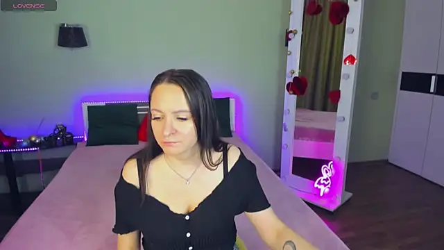 Snapshot of AngellLika chatting on September 19, 12:48 pm AngellLika online show from September 19, 12:48 pm