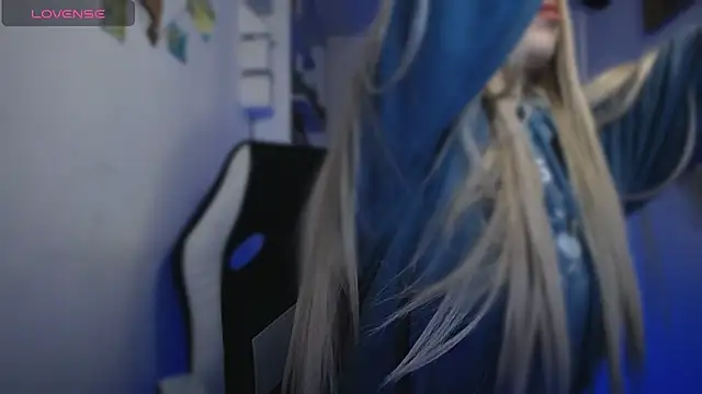 channel blonde a online show from November 4, 10:37 pm