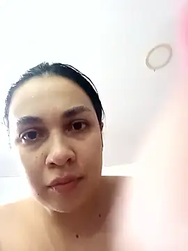 brianaGuzman online show from June 13, 7:55 pm