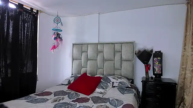 brianaGuzman online show from July 17, 7:17 pm