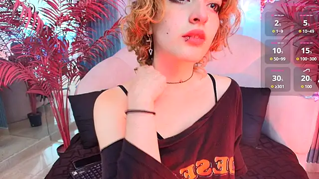 Snapshot of EvaHalsey chatting on September 8, 8:19 pm EvaHalsey online show from September 8, 8:19 pm