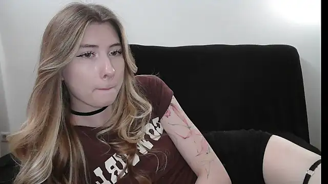 ErikaShyy online show from April 14, 12:49 pm