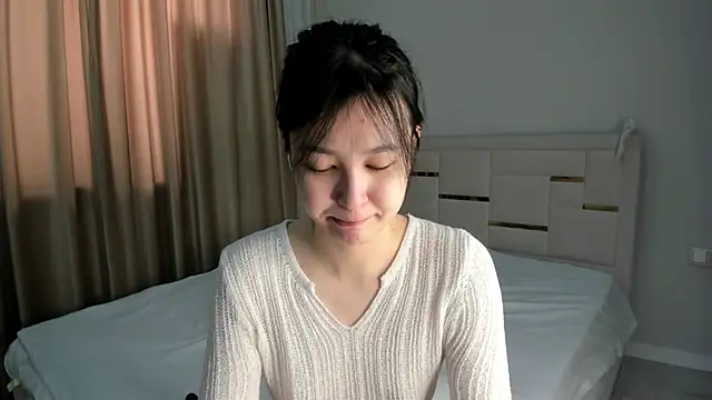 Lola Peach online show from March 13, 8:15 am