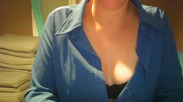 Snapshot of Raptor82 chatting on October 3, 7:52 pm Raptor82 online show from October 3, 7:52 pm