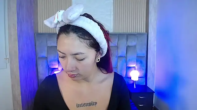 Snapshot of Mia_Rinn chatting on October 6, 1:39 pm Mia Rinn online show from October 6, 1:39 pm
