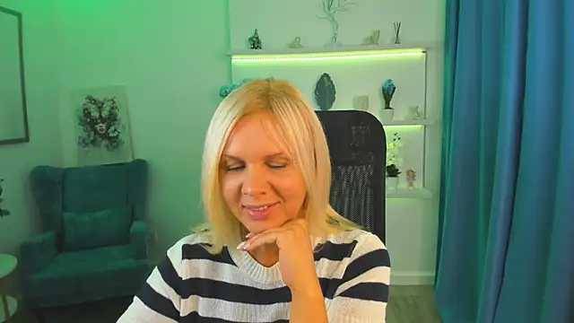 AgathaKlouin online show from September 13, 7:22 pm