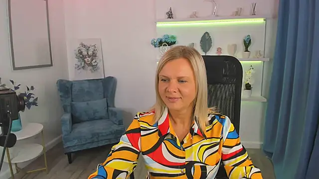 AgathaKlouin online show from October 9, 7:18 pm